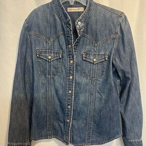 Gap denim women’s button-down. Pearl floral print on buttons